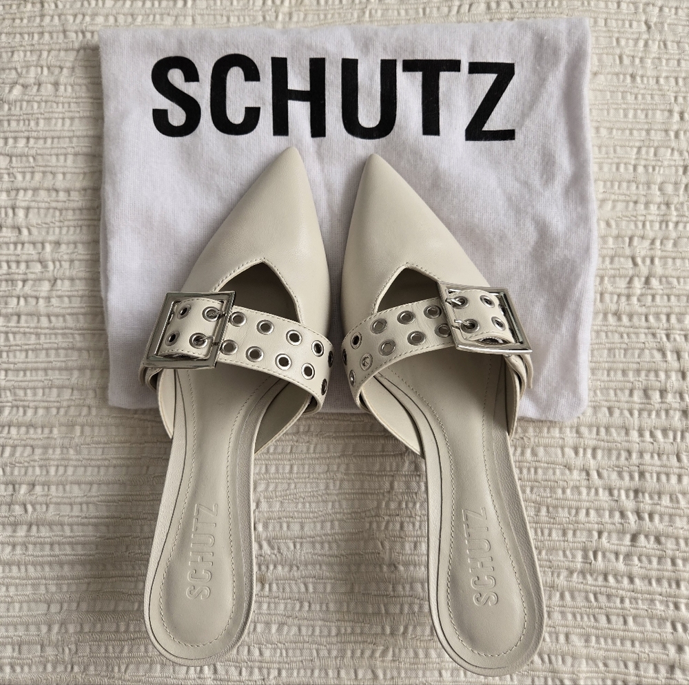 NWT Schutz Cream Kitten Heel Pointed Toe Slides with Silver Grommet Buckle